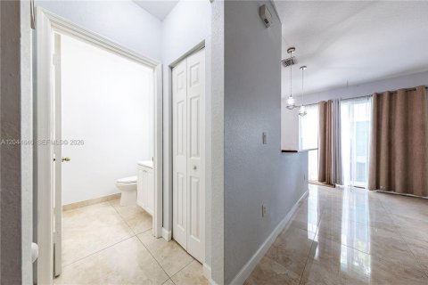 Touwnhouse à vendre à Miami, Floride: 3 chambres, 161 m2 № 2186163 - photo 10