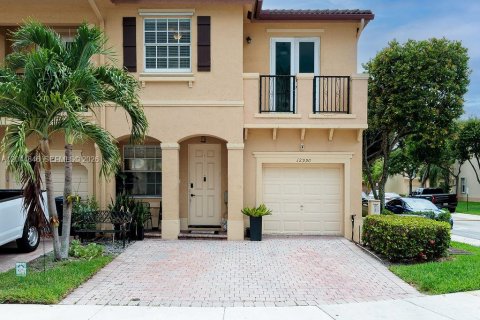 Touwnhouse à vendre à Miami, Floride: 3 chambres, 161 m2 № 2186163 - photo 2