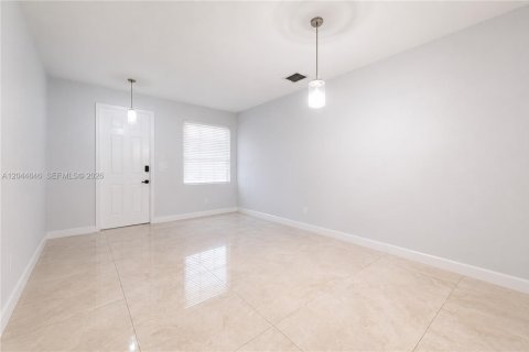 Touwnhouse à vendre à Miami, Floride: 3 chambres, 161 m2 № 2186163 - photo 6