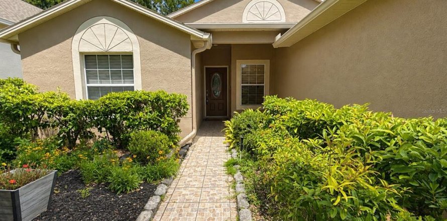 Villa ou maison à Oviedo, Floride 3 chambres, 141.12 m2 № 2096780