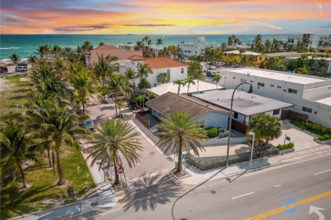 House in Hollywood, Florida 3 bedrooms, 101.45 sq.m. № 2016609