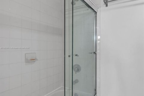 Купить кондоминиум в Майами, Флорида 2 спальни, 82.78м2, № 2053571 - фото 4