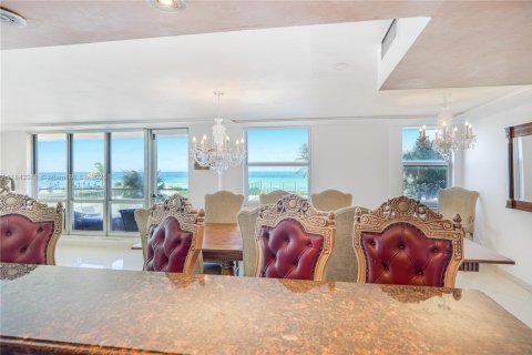 Condo in Hallandale Beach, Florida, 2 bedrooms  № 1836072 - photo 2