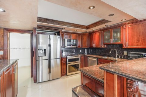 Condo in Hallandale Beach, Florida, 2 bedrooms  № 1836072 - photo 22