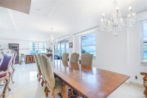 Condo in Hallandale Beach, Florida, 2 bedrooms  № 1836072 - photo 4