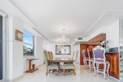 Condo in Hallandale Beach, Florida, 2 bedrooms  № 1836072 - photo 13