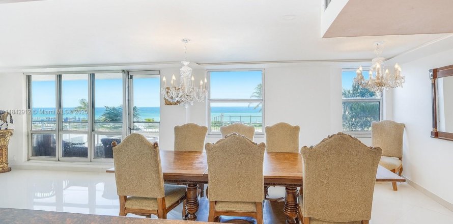 Condo in Hallandale Beach, Florida, 2 bedrooms  № 1836072