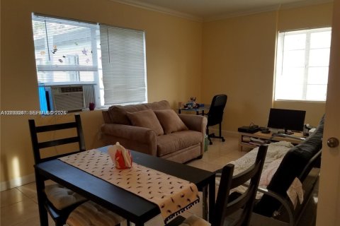 Condo in Miami Beach, Florida, 1 bedroom № 2259614 - photo 2
