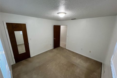 Villa ou maison à vendre à Mascotte, Floride: 3 chambres, 110 m2 № 2415479 - photo 11