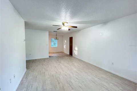 Villa ou maison à vendre à Mascotte, Floride: 3 chambres, 110 m2 № 2415479 - photo 5
