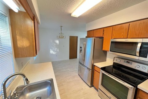 Villa ou maison à vendre à Mascotte, Floride: 3 chambres, 110 m2 № 2415479 - photo 7