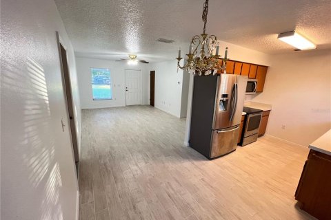 Villa ou maison à vendre à Mascotte, Floride: 3 chambres, 110 m2 № 2415479 - photo 4
