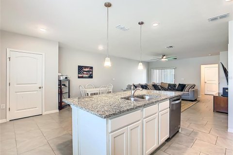 Townhouse in Winter Garden, Florida 3 bedrooms, 145.58 sq.m. № 2196245 - photo 9