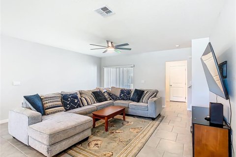 Townhouse in Winter Garden, Florida 3 bedrooms, 145.58 sq.m. № 2196245 - photo 15