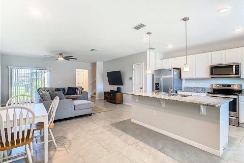 Townhouse in Winter Garden, Florida 3 bedrooms, 145.58 sq.m. № 2196245 - photo 3