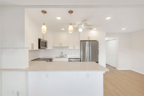 Condo in Boca Raton, Florida, 1 bedroom  № 1944145 - photo 3