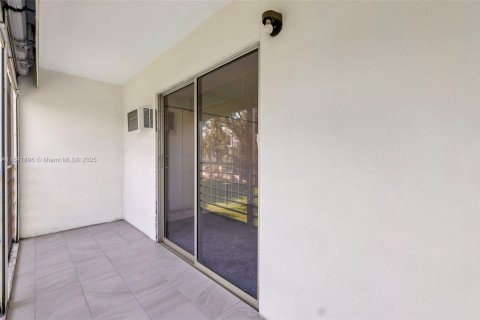 Condo in Boca Raton, Florida, 1 bedroom  № 1944145 - photo 16