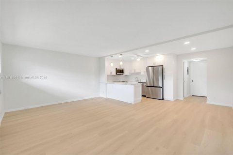Condo in Boca Raton, Florida, 1 bedroom  № 1944145 - photo 7