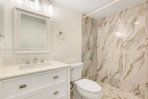 Condo in Boca Raton, Florida, 1 bedroom  № 1944145 - photo 12