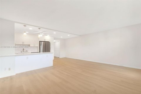 Condo in Boca Raton, Florida, 1 bedroom  № 1944145 - photo 5