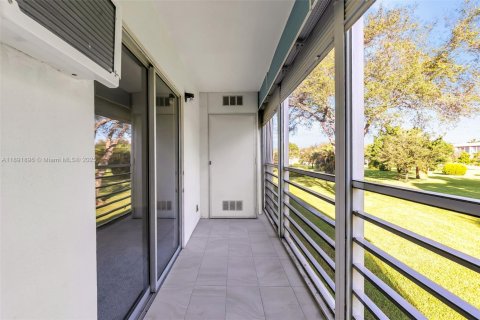 Condo in Boca Raton, Florida, 1 bedroom  № 1944145 - photo 15