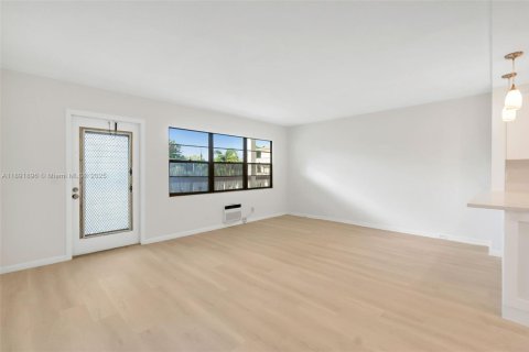 Condo in Boca Raton, Florida, 1 bedroom  № 1944145 - photo 8