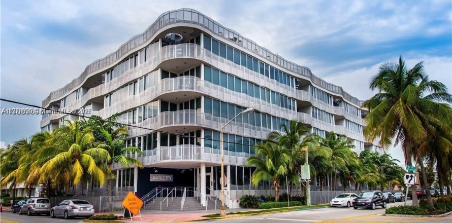 Condominio en Miami Beach, Florida, 2 dormitorios № 1478837
