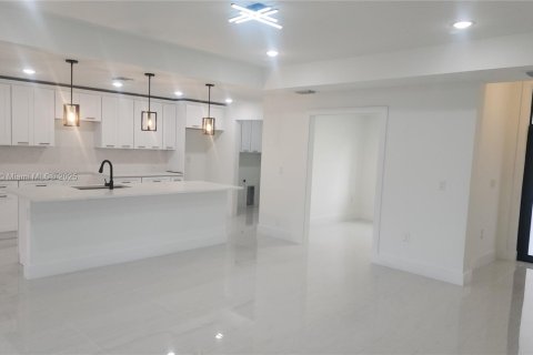 Купить виллу или дом в Лихай-Эйкерс, Флорида 4 спальни, № 1968837 - фото 4