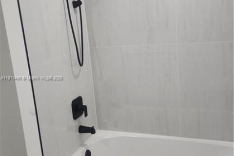 Купить виллу или дом в Лихай-Эйкерс, Флорида 4 спальни, № 1968837 - фото 14