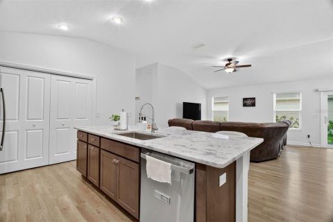 House in The Villages, Florida 3 bedrooms, 133.78 sq.m. № 1899587 - photo 6