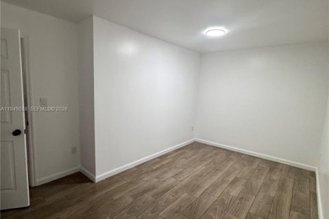 Villa ou maison à louer à Hallandale Beach, Floride: 3 chambres, 215.63 m2 № 2001271 - photo 4