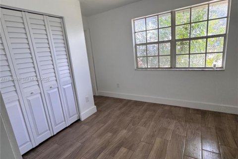 Villa ou maison à louer à Hallandale Beach, Floride: 3 chambres, 215.63 m2 № 2001271 - photo 6