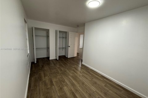 Villa ou maison à louer à Hallandale Beach, Floride: 3 chambres, 215.63 m2 № 2001271 - photo 3