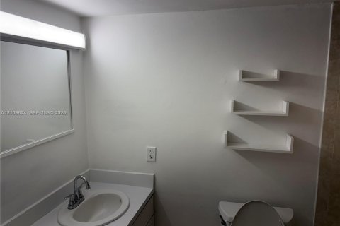 Copropriété à louer à North Bay Village, Floride: 1 chambre, 57.6 m2 № 2415630 - photo 25