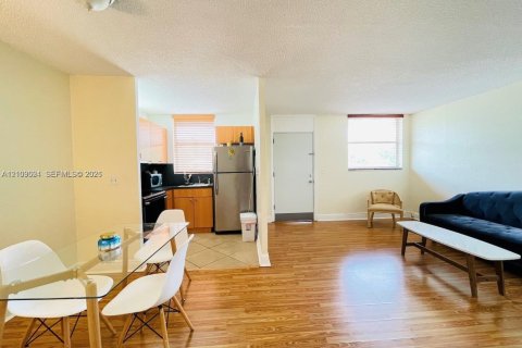 Copropriété à louer à North Bay Village, Floride: 1 chambre, 57.6 m2 № 2415630 - photo 6
