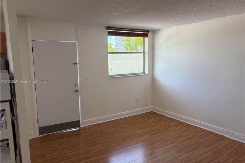 Copropriété à louer à North Bay Village, Floride: 1 chambre, 57.6 m2 № 2415630 - photo 22