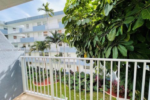 Copropriété à louer à North Bay Village, Floride: 1 chambre, 57.6 m2 № 2415630 - photo 13