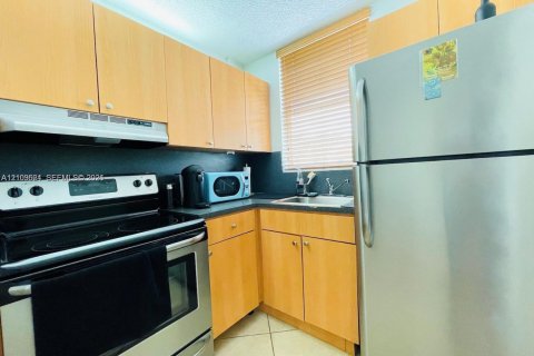 Condo à North Bay Village, Floride, 1 chambre  № 2415630