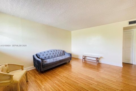 Copropriété à louer à North Bay Village, Floride: 1 chambre, 57.6 m2 № 2415630 - photo 4