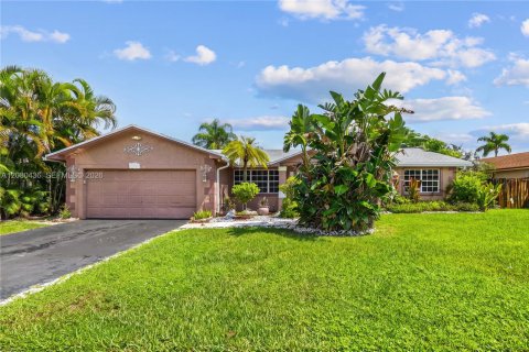 House in Cooper City, Florida 3 bedrooms, 188.41 sq.m. № 2350504