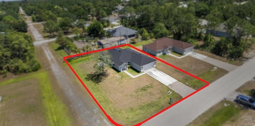 House in Vero Beach, Florida 3 bedrooms, 181.07 sq.m. № 1093459