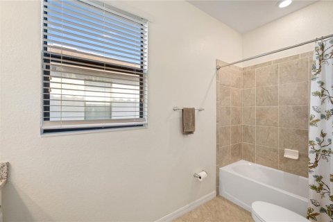House in Lakewood Ranch, Florida 4 bedrooms, 236.53 sq.m. № 1326709 - photo 24