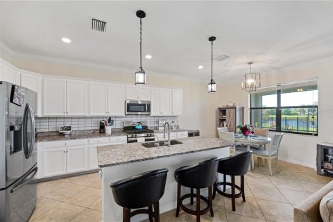 House in Lakewood Ranch, Florida 4 bedrooms, 236.53 sq.m. № 1326709 - photo 6