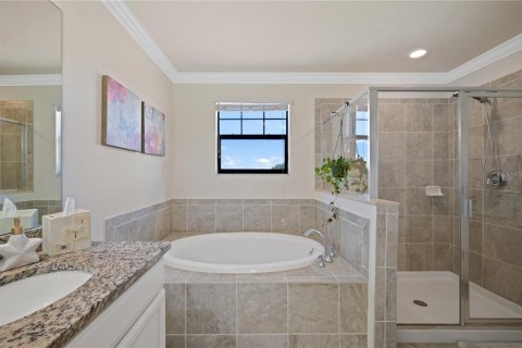 House in Lakewood Ranch, Florida 4 bedrooms, 236.53 sq.m. № 1326709 - photo 15