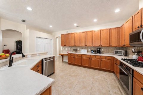 Casa en venta en Tampa, Florida, 4 dormitorios, 257.9 m2 № 2120657 - foto 5