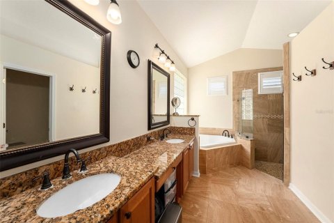 Casa en venta en Tampa, Florida, 4 dormitorios, 257.9 m2 № 2120657 - foto 10
