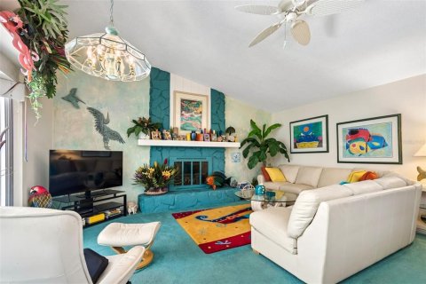 House in Palm Harbor, Florida 4 bedrooms, 263.29 sq.m. № 2280551 - photo 10