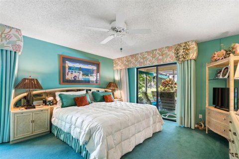 House in Palm Harbor, Florida 4 bedrooms, 263.29 sq.m. № 2280551 - photo 17