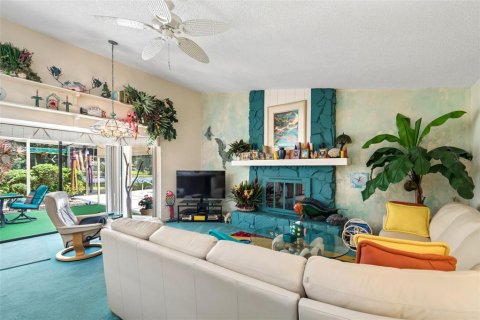 House in Palm Harbor, Florida 4 bedrooms, 263.29 sq.m. № 2280551 - photo 12