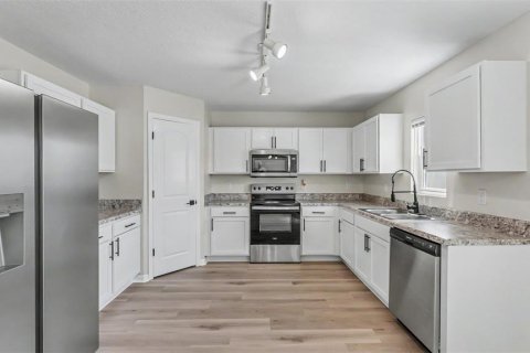 House in Poinciana, Florida 4 bedrooms, 189.52 sq.m. № 2339109 - photo 3